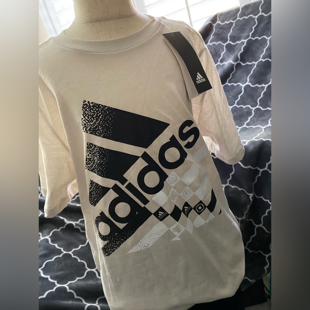 Adidas M(10/12) Cream colored Short-sleeved T-Shirt - NWT